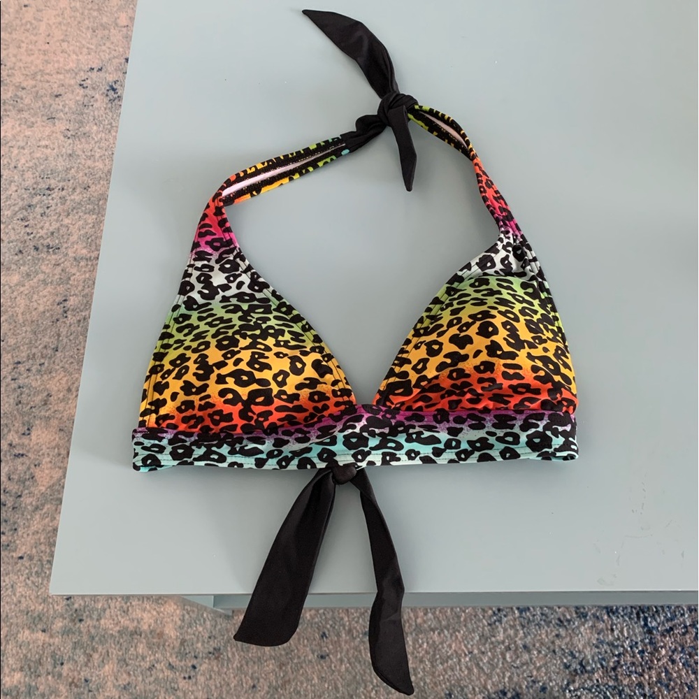 Island World Apparel Leopard Bikini Top